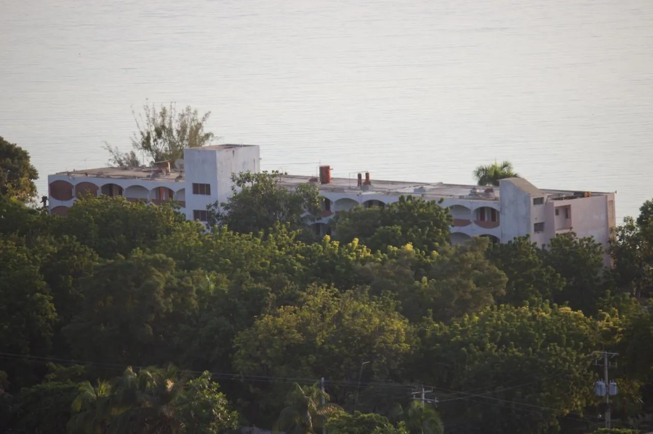 Le Xaragua Hotel Deluge